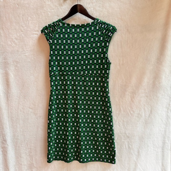 LAST CALL FINAL PRICE GREAT DEAL Kiara Geometric Twist Front Dress Medium EUC - Picture 7 of 7